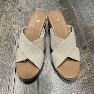 Tommy Bahama sandals - new without tags